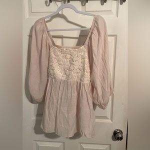 NWOT women’s babydoll blouse. (Lg)